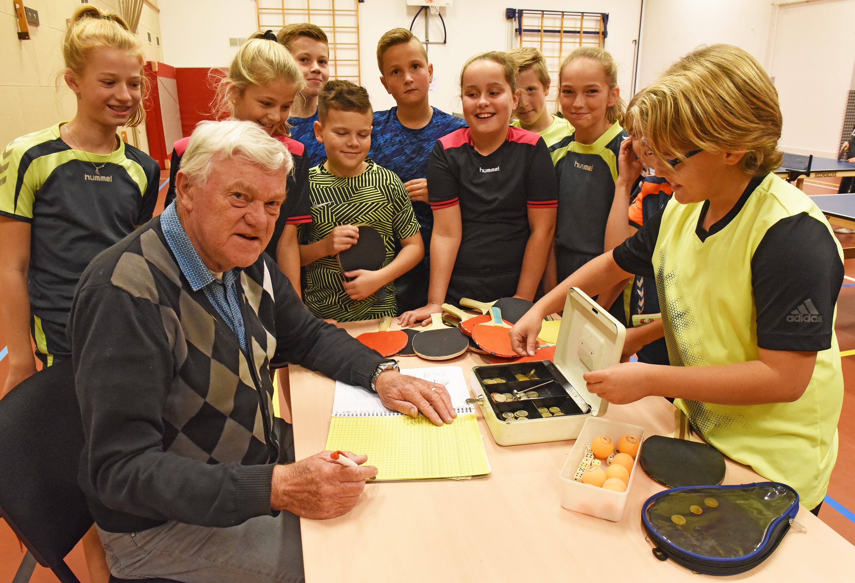 In memoriam oud-onderwijzer Gerard Kroon uit Zwaagdijk-Oost, ’rasverteller’ die iedereen iets wilde 
